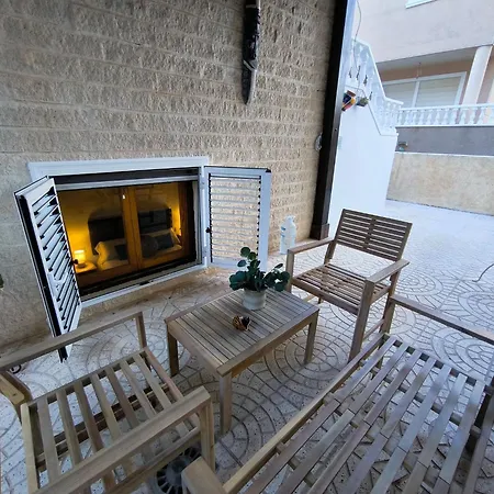 Modern Duplex Two Streets From بيت للعطل